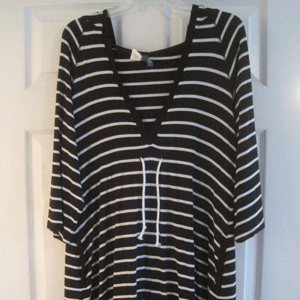 KENNETH COLE REACTION BLACK AND WHITE STRIPED SWIM COVER UP WITH HOOD NWT $74.00